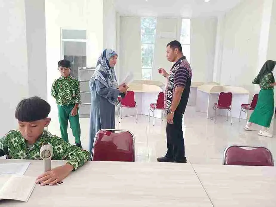 Siswa-siswi MI Al-Muhajirin Perumnas Kunjungi Perpustakaan Daerah untuk Pembelajaran Resensi Buku