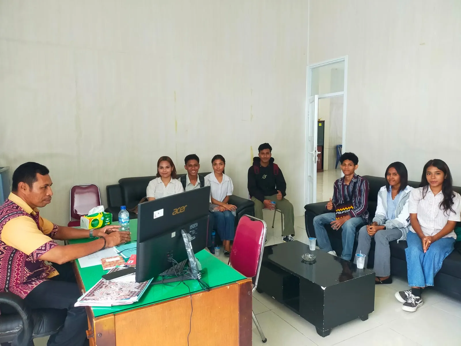 Mahasiswa Prodi Sistem Informasi IFTK Ledalero Bantu Buat Website Perpustakaan Umum Daerah Frans Seda Kabupaten Sikka