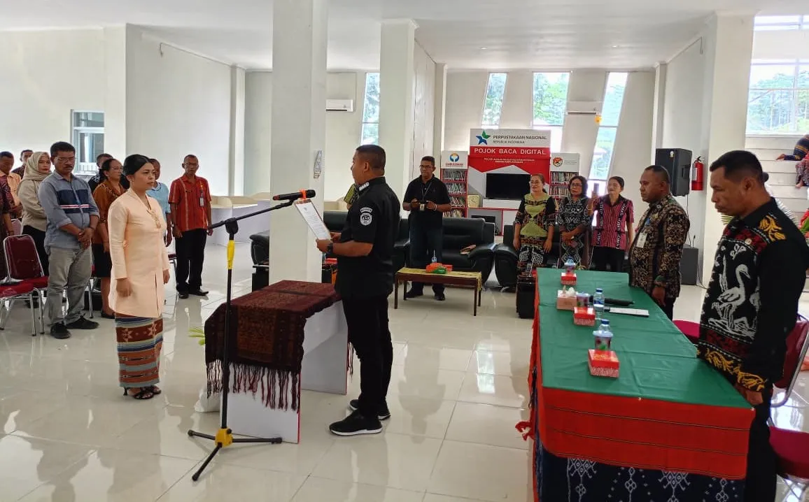 Bupati Sikka Kukuhkan Bunda Literasi Kabupaten Sikka, Dorong Gerakan 30 Menit Baca Buku di Sekolah