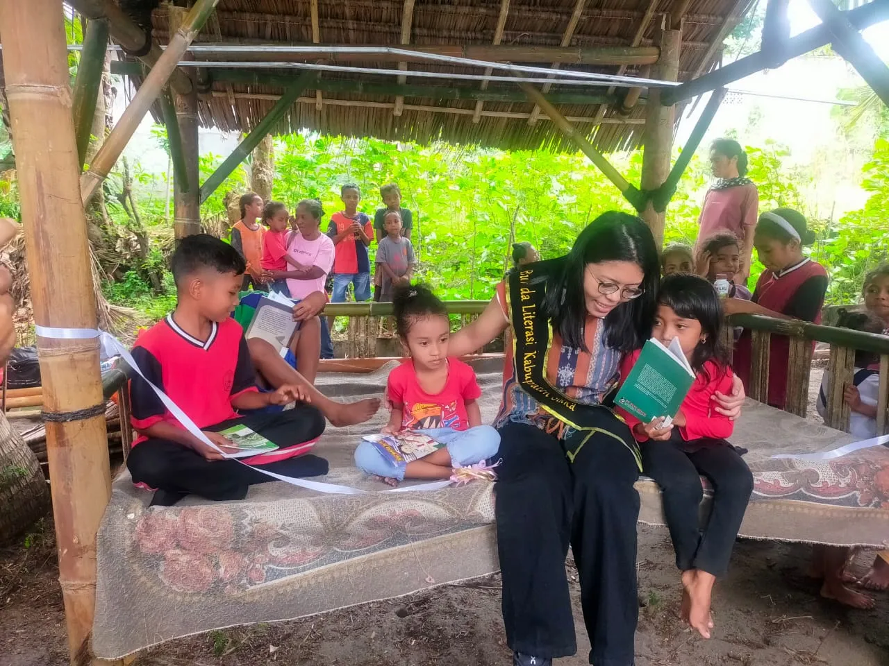 Bunda Literasi Resmikan Pondok Literasi Nuba Nanga di Desa Tana Duen, Kecamatan Kangae