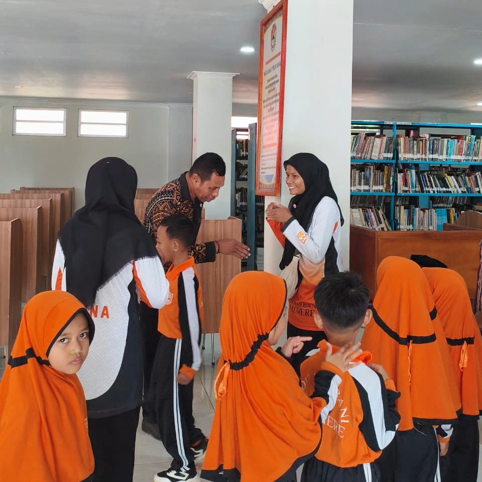 DISARPUS Sikka Sosialisasikan Gerakan 30 Menit Membaca dan Wisata Literasi - Sains Kepada Pelajar