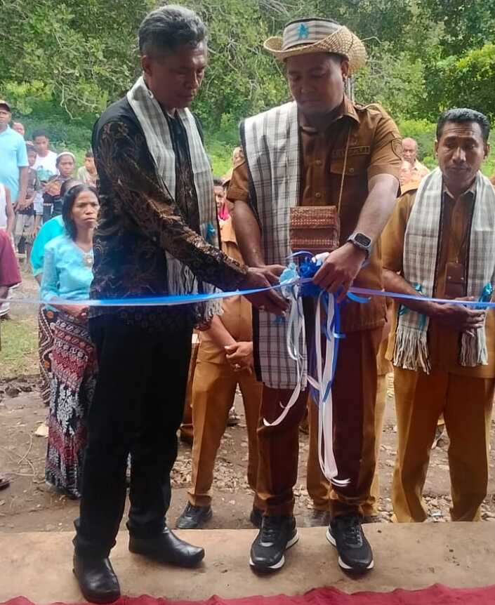 Diana Pelajar SMP Negeri Henga Senang Sekolahnya Diresmikan Bupati