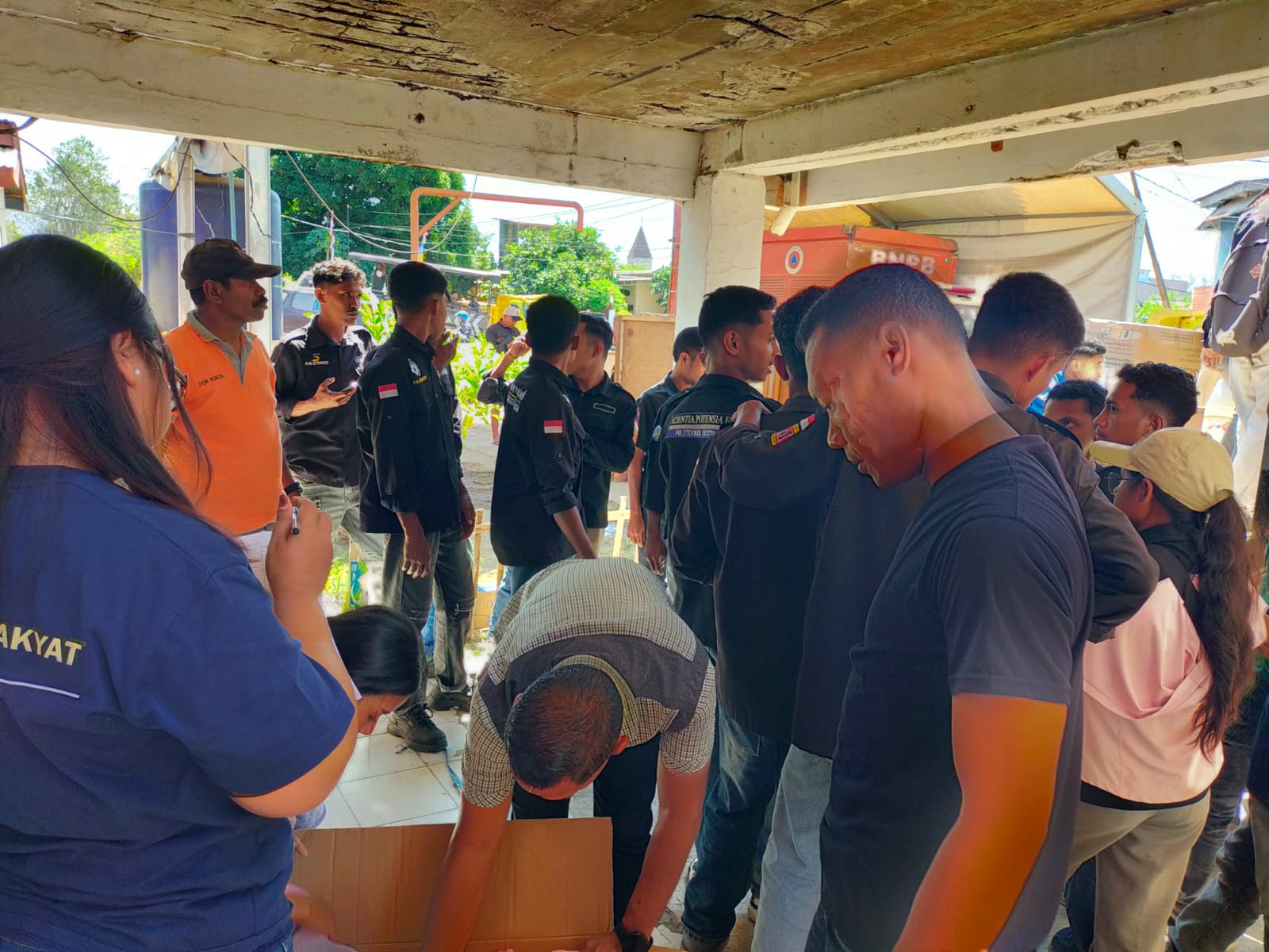 Pemkab Sikka Distribusikan Bantuan Bencana Gempa Serentak ke 21 Kecamatan