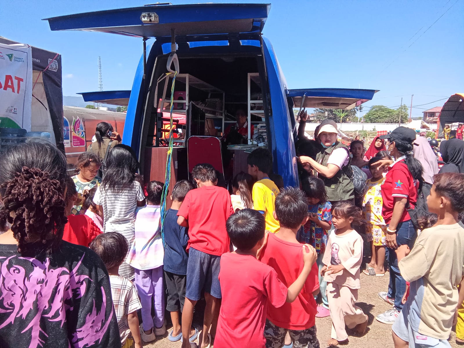 Tim Literasi Disarpus Sikka Gelar Trauma Healing bagi Anak - Anak Pengungsi Gempa