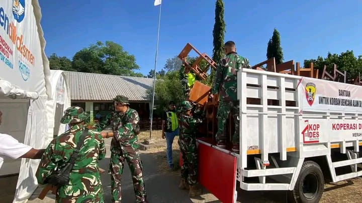 Kodim 1603/Sikka Dukung Proses Pemulihan Aktivitas Pendidikan SMP Negeri 1 Maumere Pasca Gempa Bumi