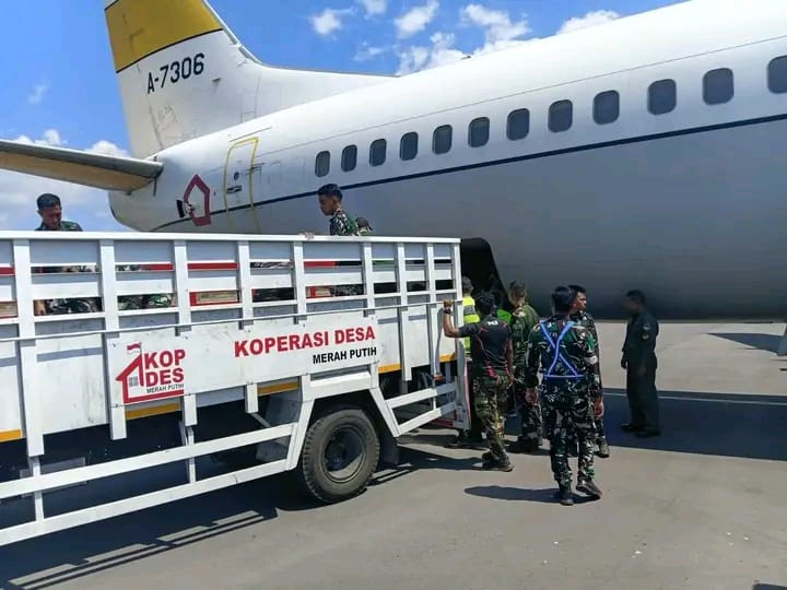 Truk KDKMP Dukung Distribusi Bantuan Kemanusiaan Untuk Korban Gempa di Sikka