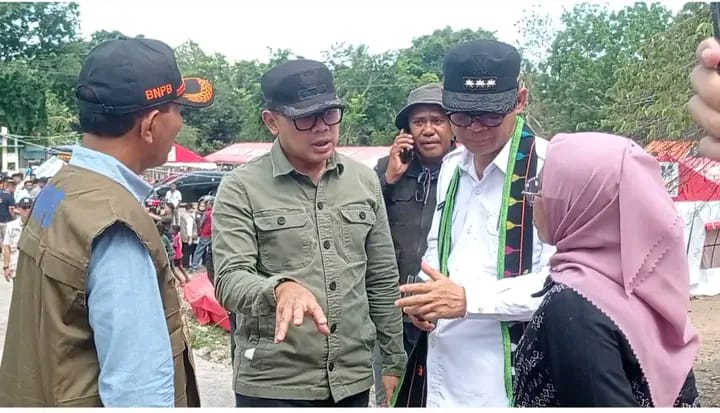 Penjabat Bupati Sikka Bersama Menteri PMK RI Kunjungi Lokasi Warga Pengungsi di Konga dan Lokasi Relokasi Pengungsi