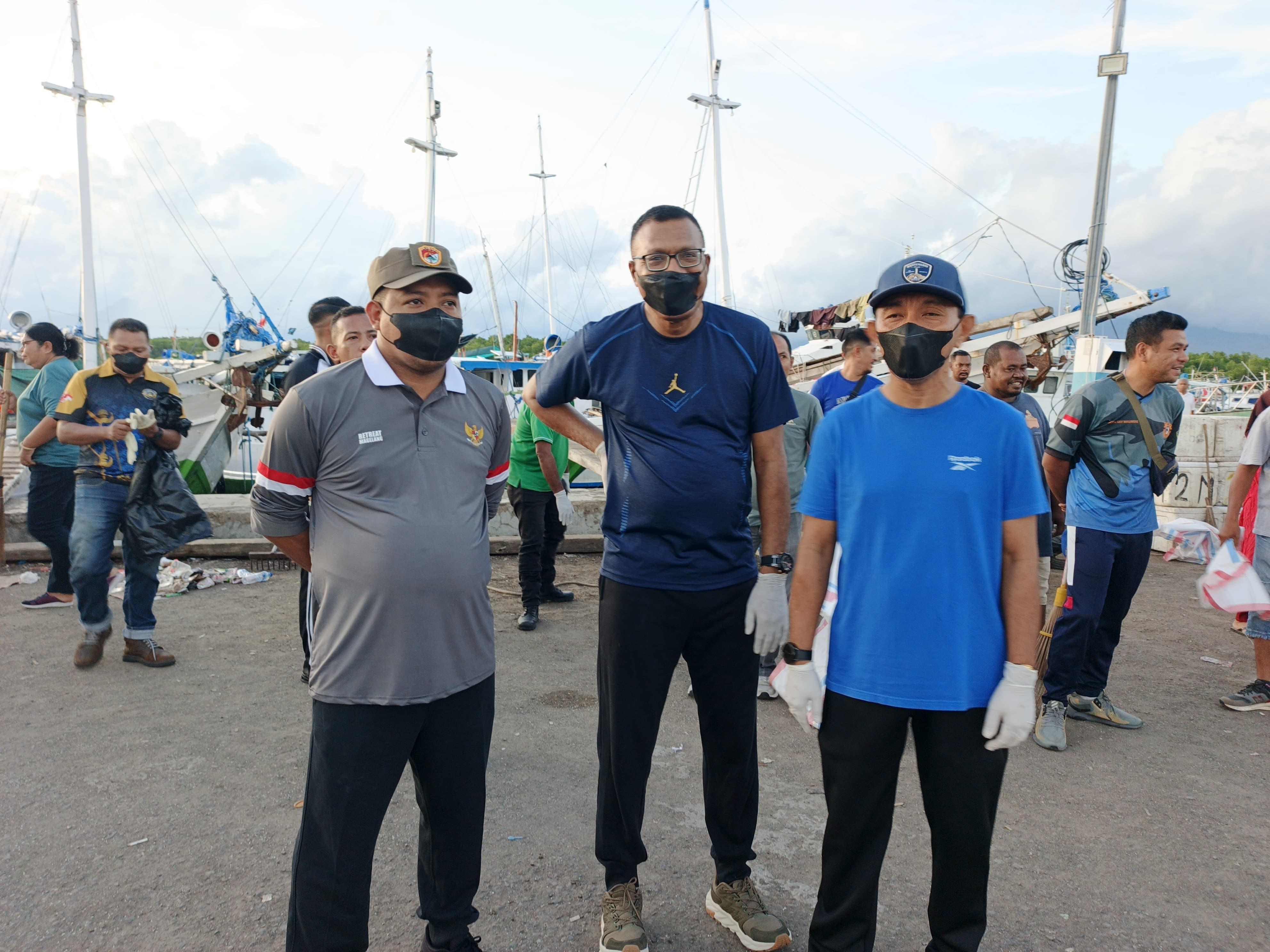 Bupati Sikka Pantau Langsung Kerja Bakti di Kampung Wuring Dalam Program