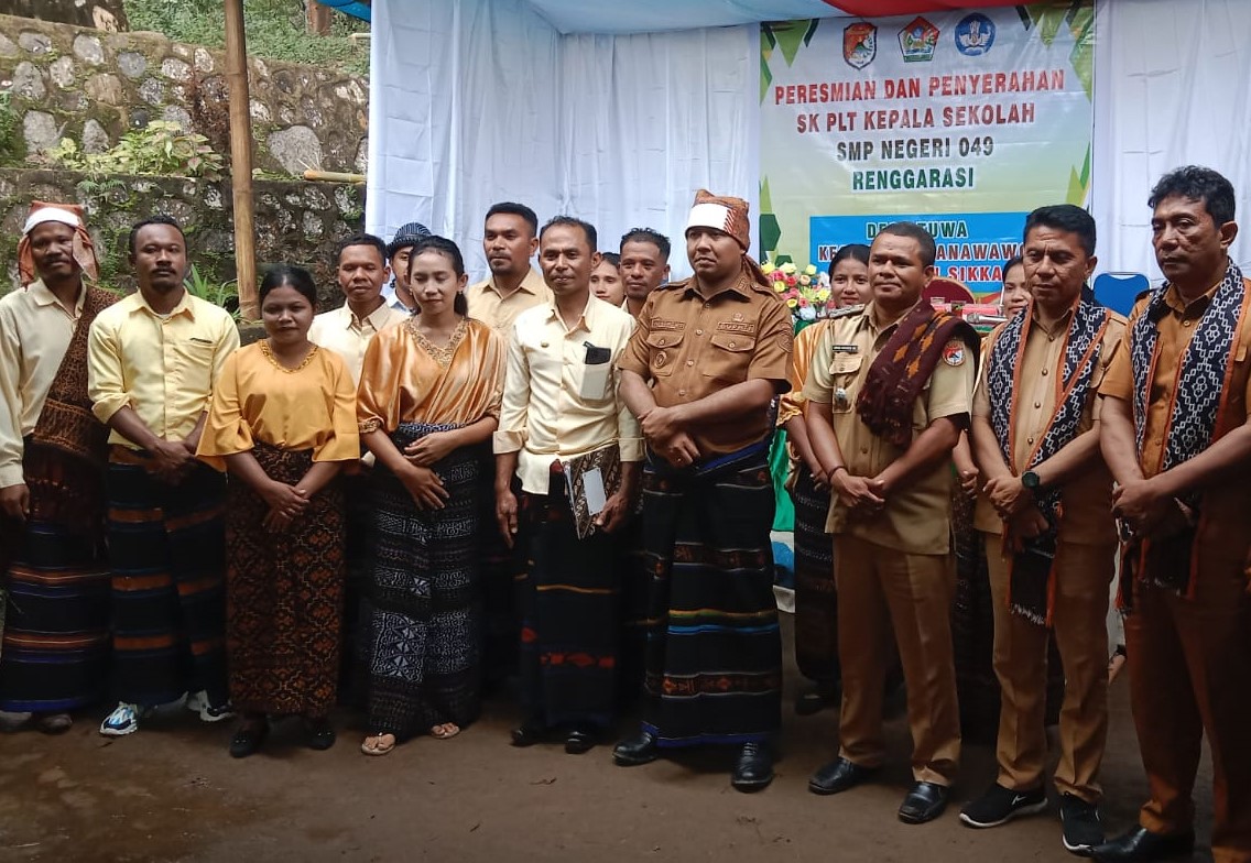 Bupati Sikka Resmikan SMP Negeri 49  Renggarasi