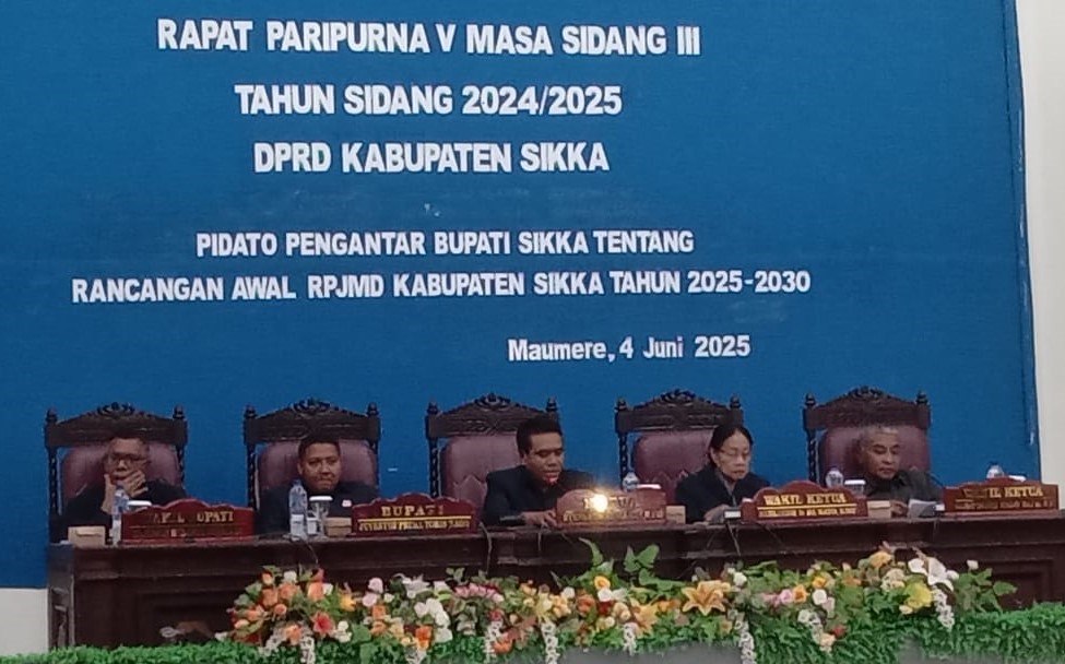 Ketua DPRD Kabupaten Sikka Membuka Rapat Paripurna Pidato Pengantar Bupati Sikka Tentang Rancangan Awal RPJMD Kabupaten Sikka Tahun 2025 - 2030