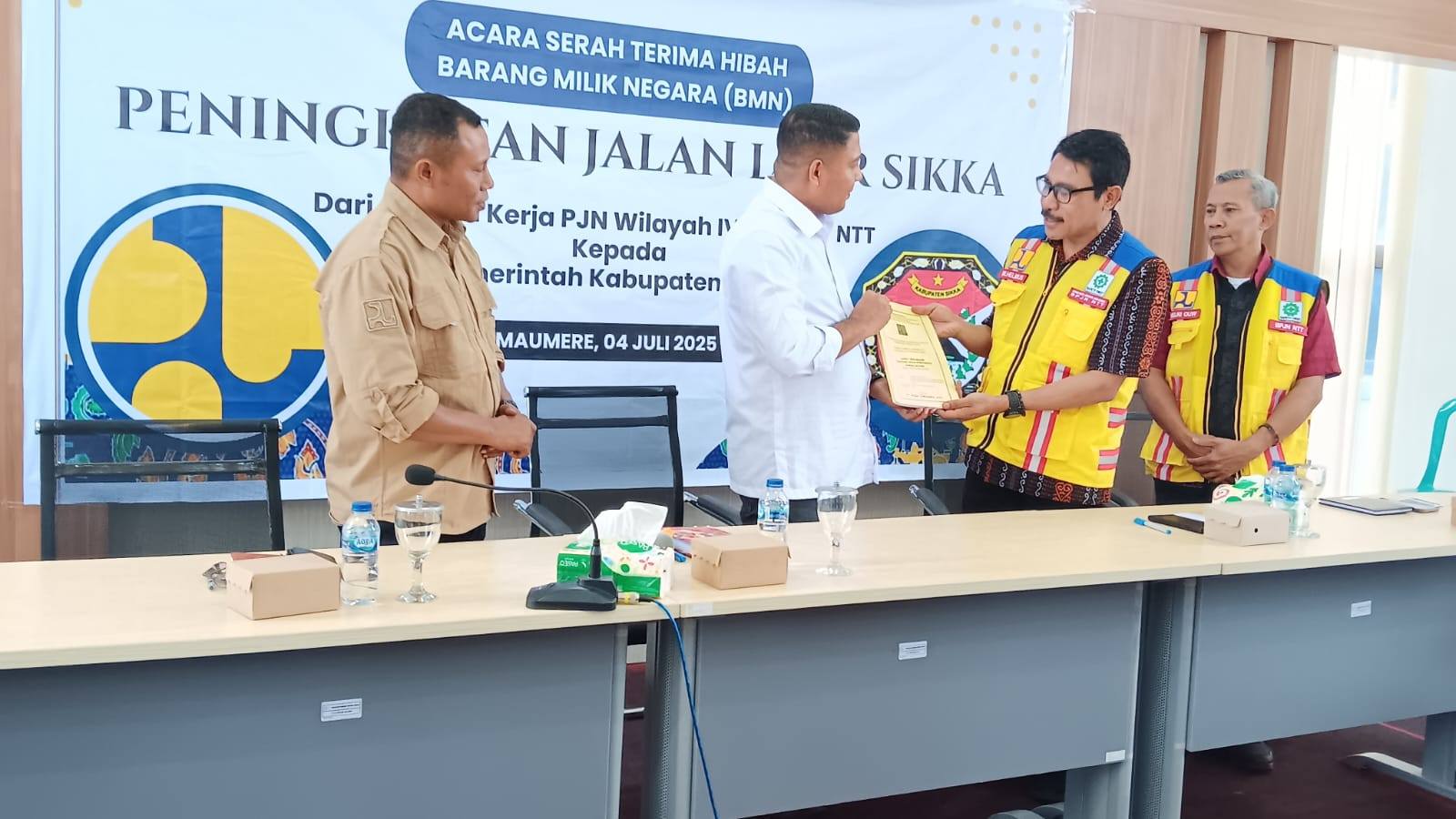 Bupati Sikka Terima Hibah Peningkatan Jalan Lingkar Luar Dari Kementerian PUPR
