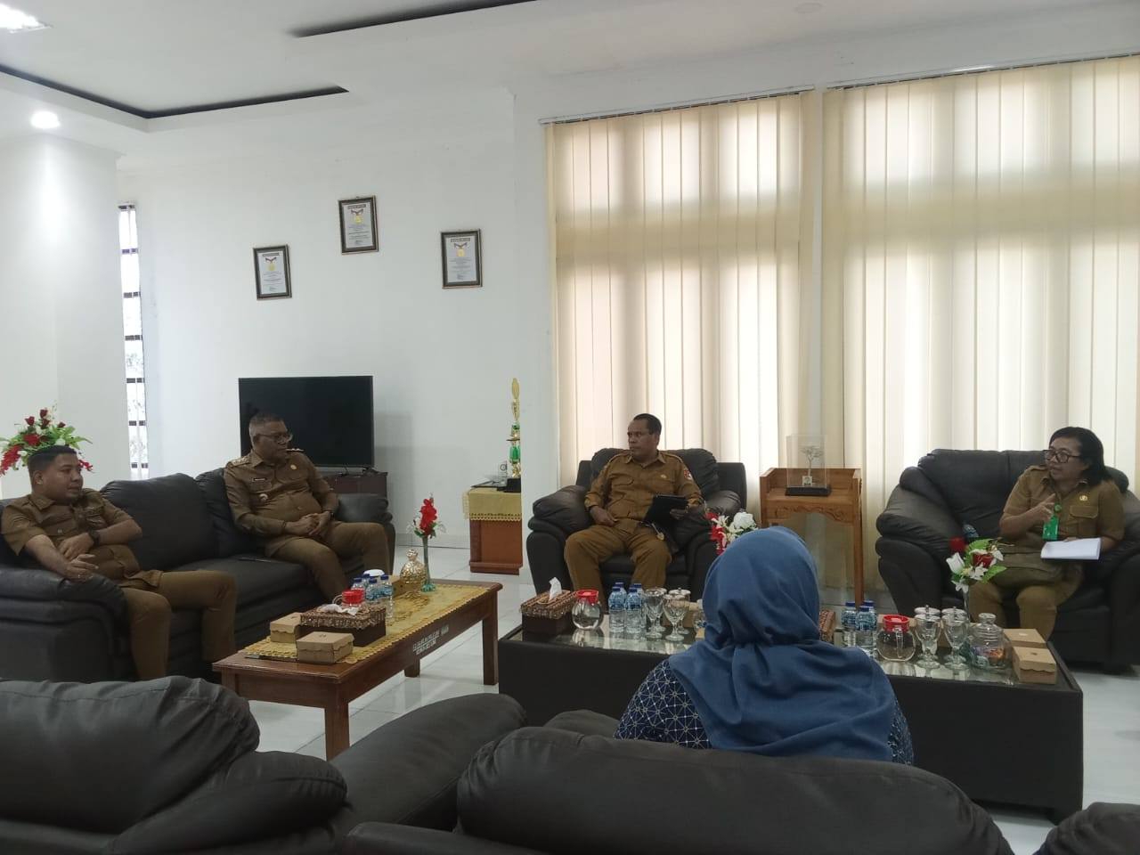 Bupati Sikka Pimpin Rakor Bersama Direktur RSUD TC Hillers dan Kepala BPJS Kesehatan Maumere