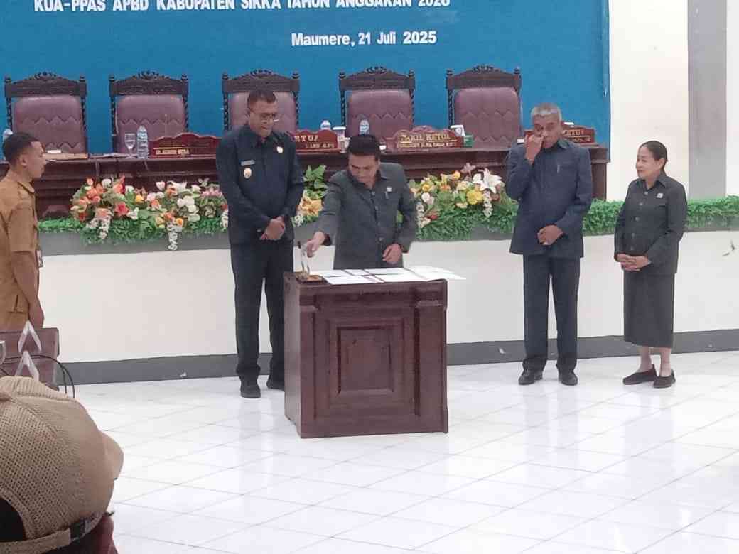 Wakil Bupati Sikka dan Pimpinan DPRD Kabupaten Sikka Tandatangani Kesepakatan Bersama Tentang KUA-PPAS APBD Kabupaten Sikka Tahun Anggaran 2026