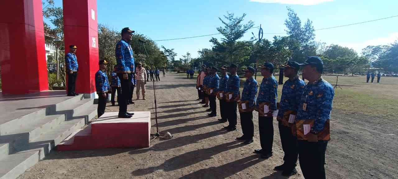 Serahkan SK Pensiun, Wakil Bupati Sikka : Purnabakti Hanya ASN, Namun Karya Kemasyarakatan Tetap Dilaksanakan