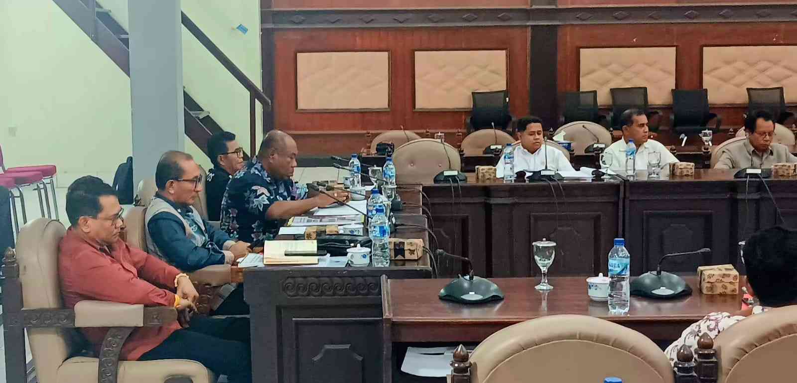 Sekda Sikka Hadiri Rapat Pansus Pembahasan Ranperda Tugas Belajar, Izin Belajar, dan Bantuan Belajar