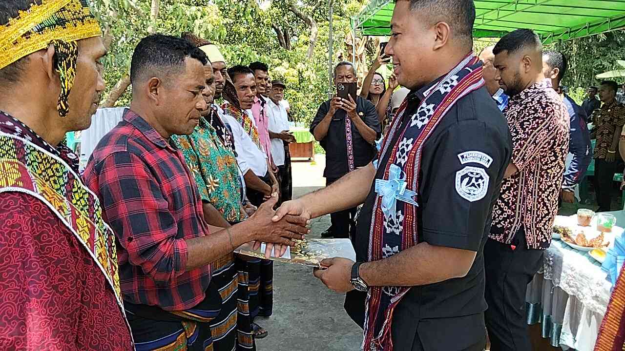 Bupati Sikka Serahkan Sertifikat Hak Milik Tanah Kepada 544 Warga Desa Gera Kecamatan Mego