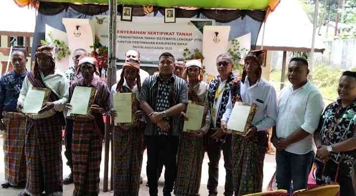 493 Warga Desa Nirangkliung Kecamatan Nita Terima Sertifikat Tanah Program PTSL