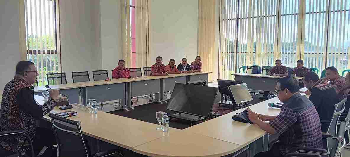 Wakil Bupati  Sikka Menghimbau Pemasangan Pohon Natal di Sepanjang Jalan El Tari